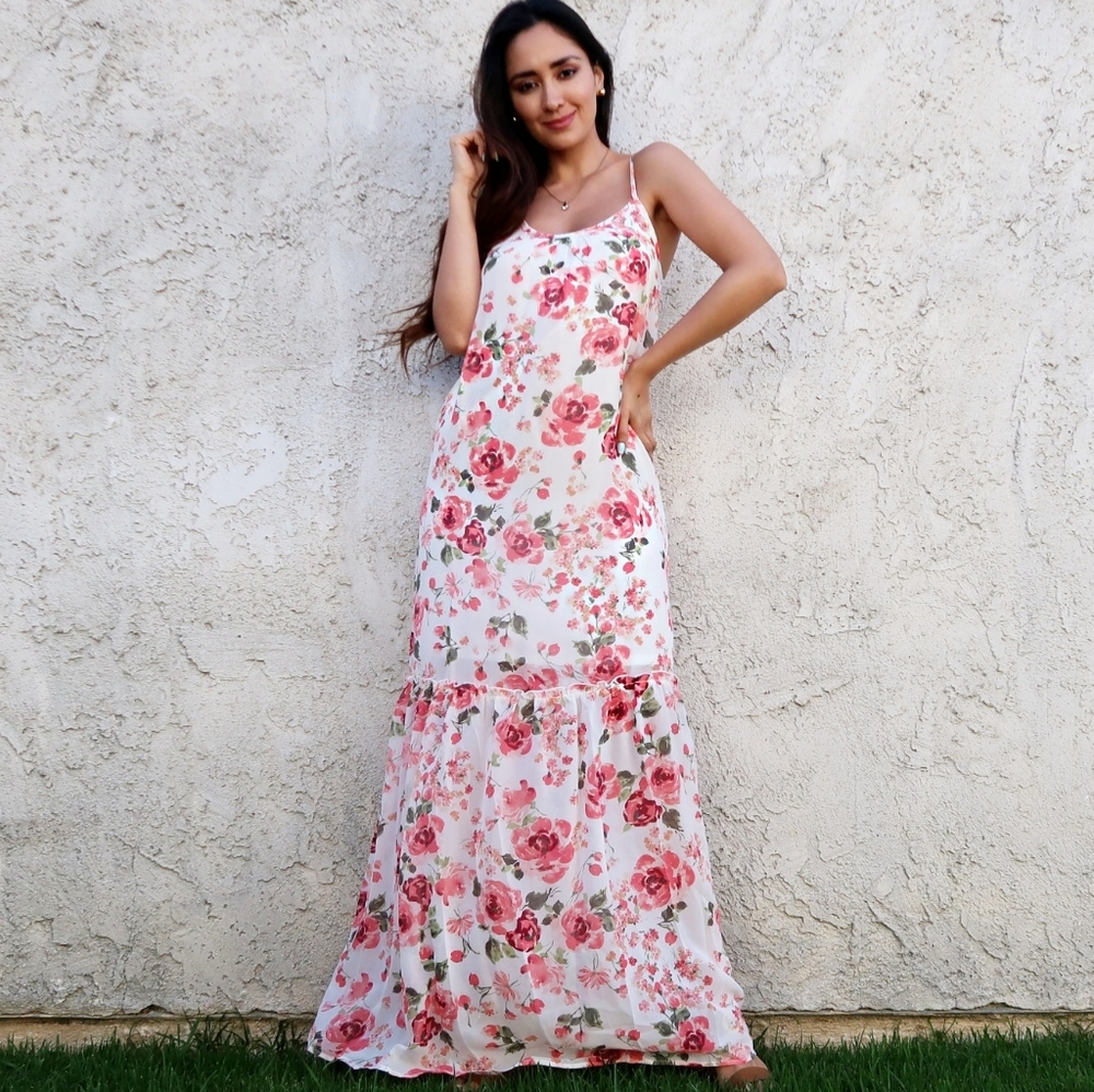 🚨 NEW 🚨 IVORY & ROSES MAXI DRESS 🌹 - Picture 2 of 5